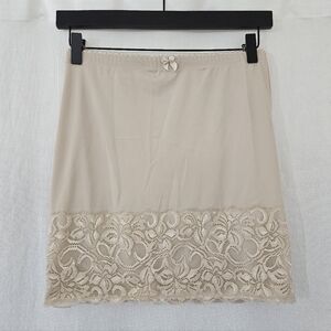 Smoothform Shapewear Lacs Trim Skirt in Tan Beige Women’s Size L